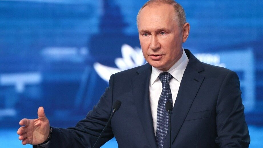     В День рождения Владимира Путина вспоминаем, когда и почему президент приезжал в регион.
