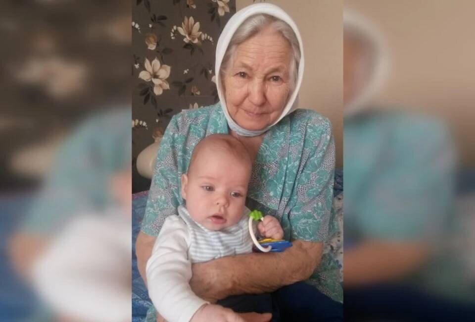     Тамара Семеновна с правнуком Серафимом.  из семейного архива