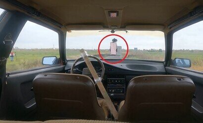    Айфон был в машине во время аварии. Скриншоты: HUDAKOV / YouTube