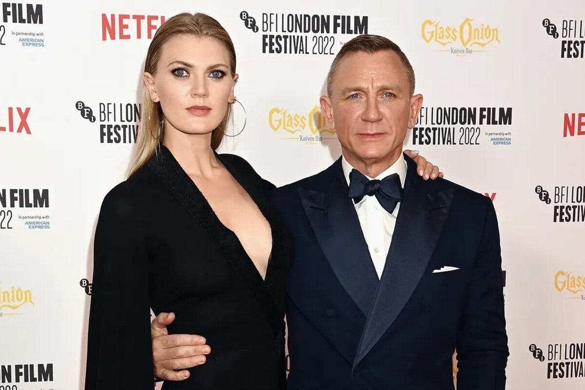     «Джеймс Бонд и его дочь»: Дэниэл Крейг появился на красной дорожке с 30-летней Эллой