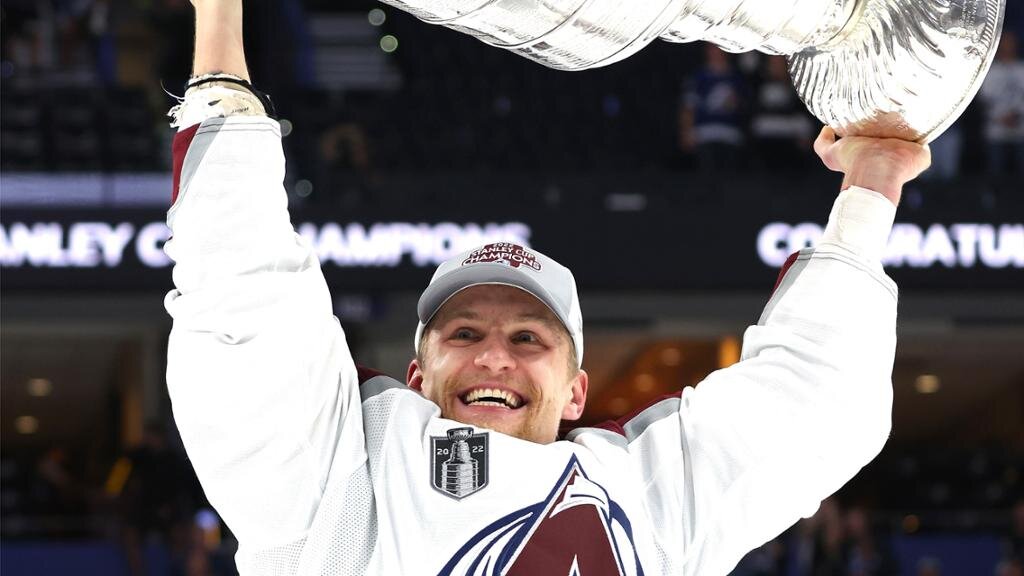 Нико Штурм с Кубком Стэнли. Фото: nhl.com