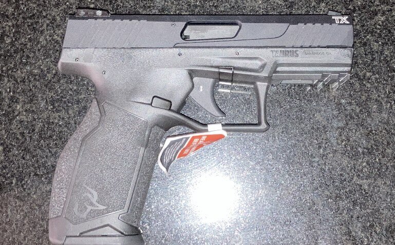 Taurus TX 22, правая сторона