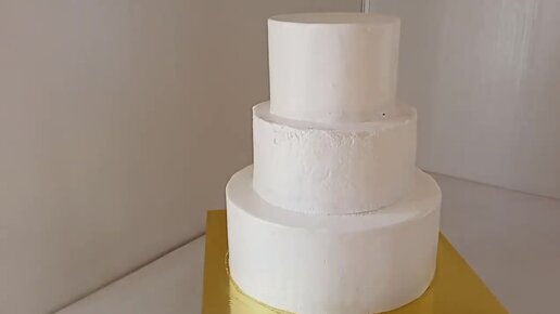 Невеста была очарована этим свадебным тортом