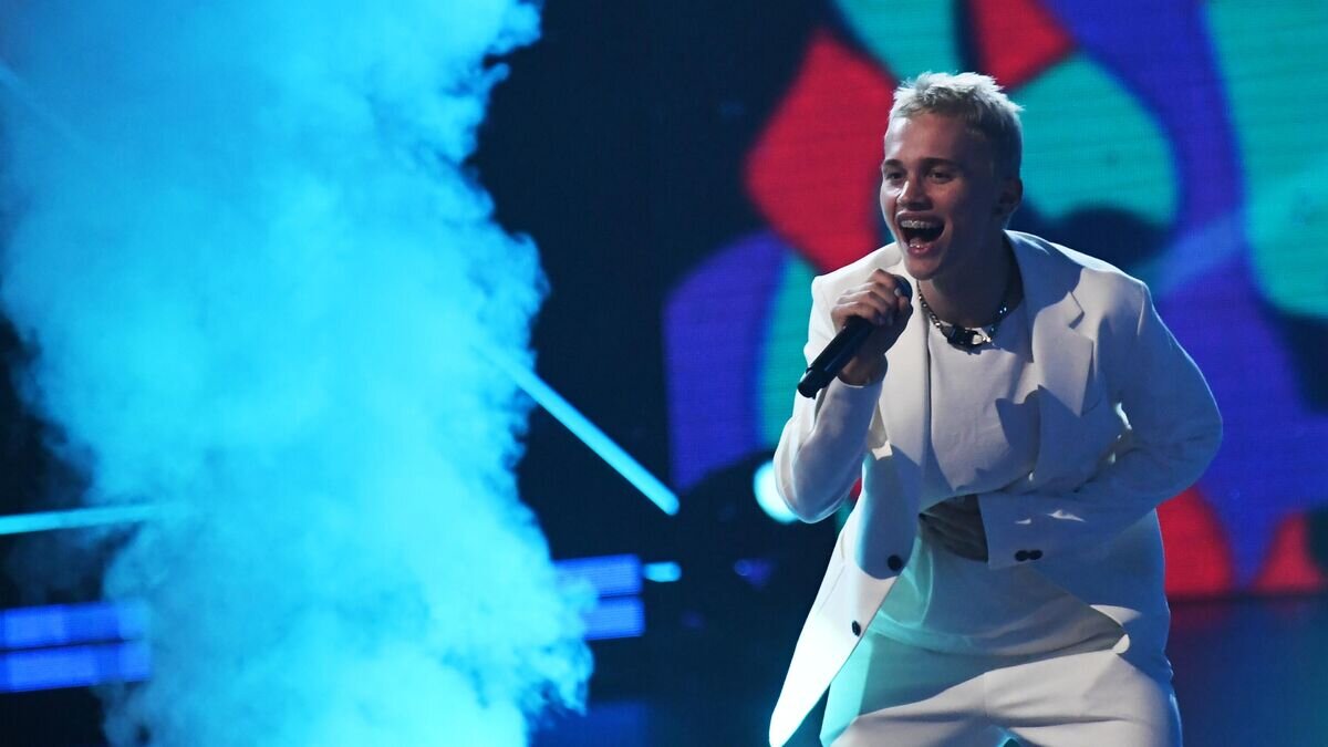    Певец, блогер Даня Милохин выступает на концерте-закрытии 5-го международного музыкального фестиваля "Жара" в Crocus City Hall в Москве© РИА Новости / Кирилл Каллиников