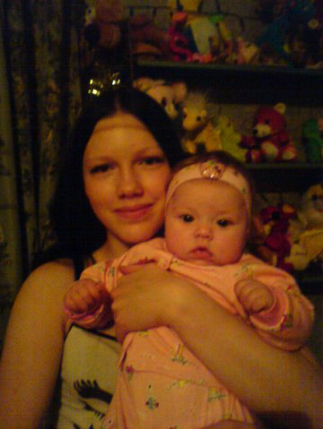 Самая ранняя фотография моей крошечки. 4 месяца. Первый в жизни Новый год.