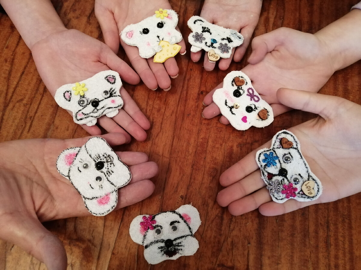 Сделали мышек на магнитиках 