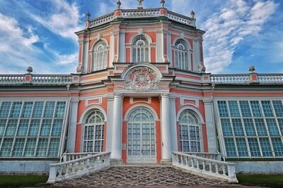    Усадьба Кусково в районе Вешняки в Москве летом ©Михаил Кишов