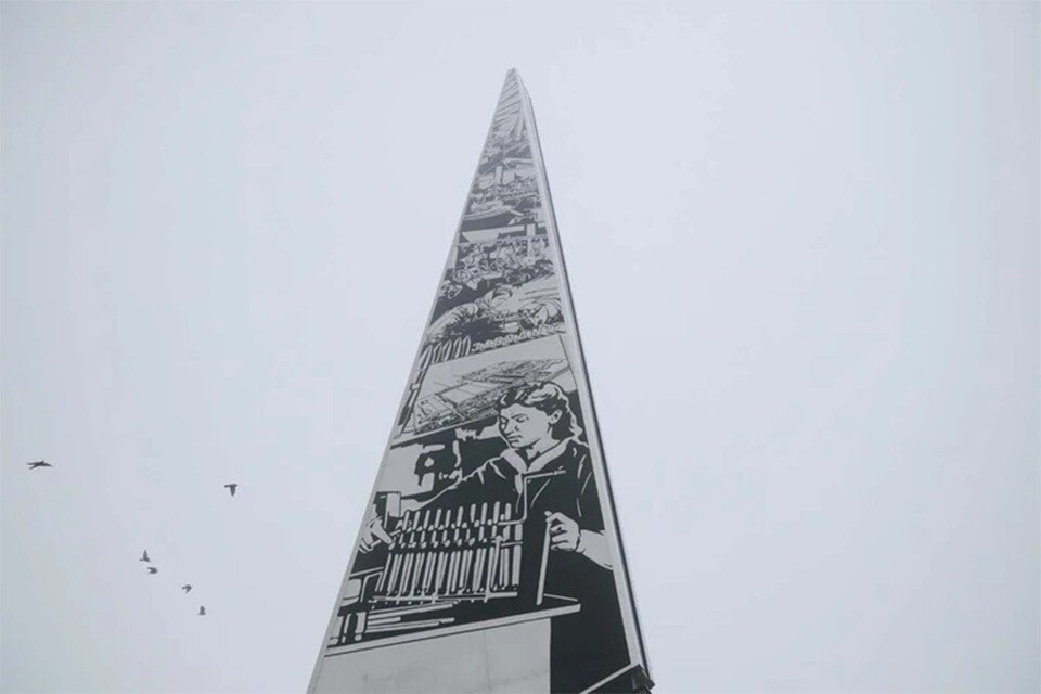     Стела в Нагорном парке Олег УКЛАДОВ