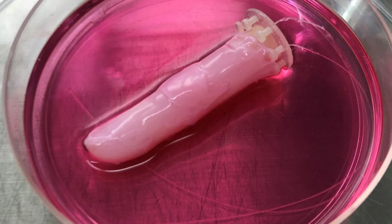 Однако у кожи, похожей на человеческую, есть и минусы: возможно, когда-нибудь прыщи у роботов станут реальностью. Изображения: Шоджи Такеучи, 