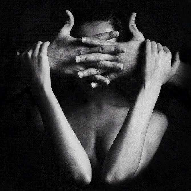 "Нарушив мой земной покой,  Ты от какой отбилась стаи?.. И что мне делать с тобой такой - Я не знаю" (с) 