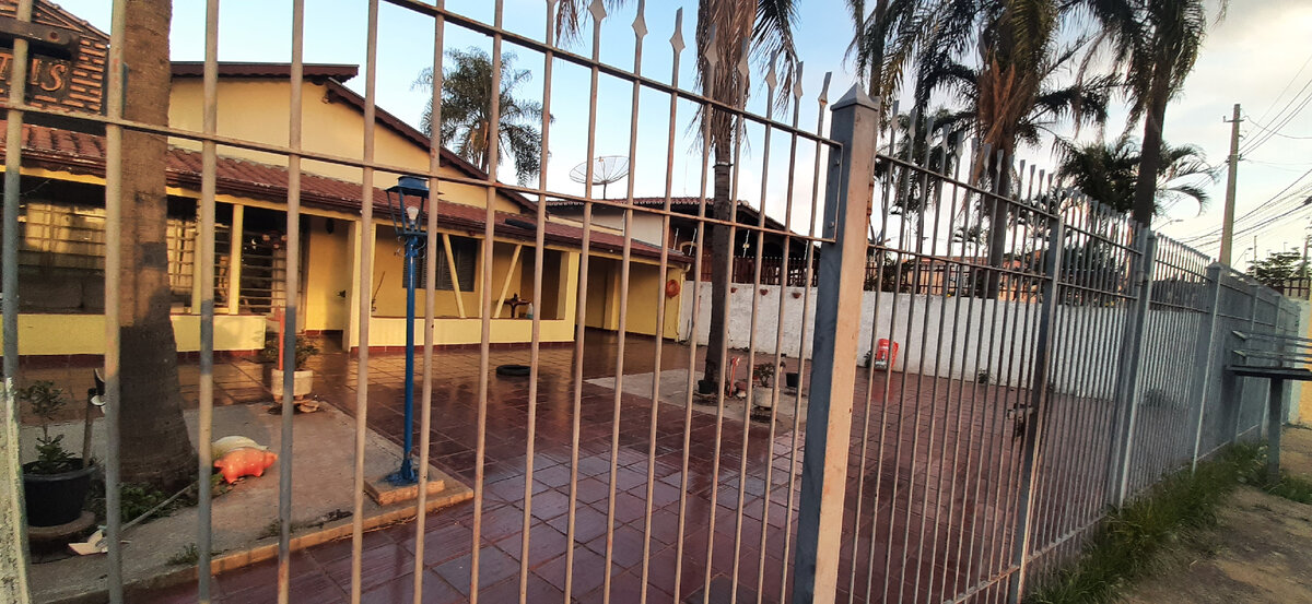 Но тут хотя бы пальмы есть.