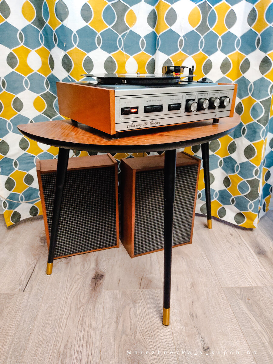 Винтажный проигрыватель винила «Аккорд 201». Предмет, под который ...