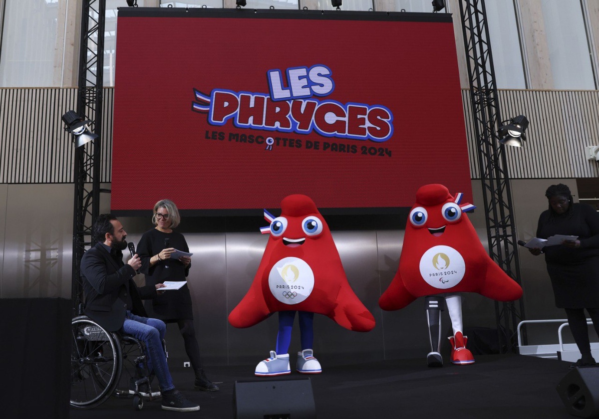 Один Фриг символизирует Олимпийские игры, другой – Паралимпийские.  Фото: Gao Jing / XinHua / globallookpress.com