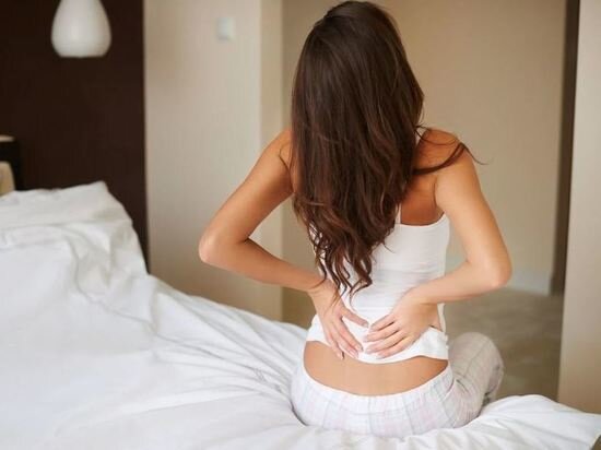     Если боли не проходят, лучше обратиться к врачу. ФОТО: freepik.com