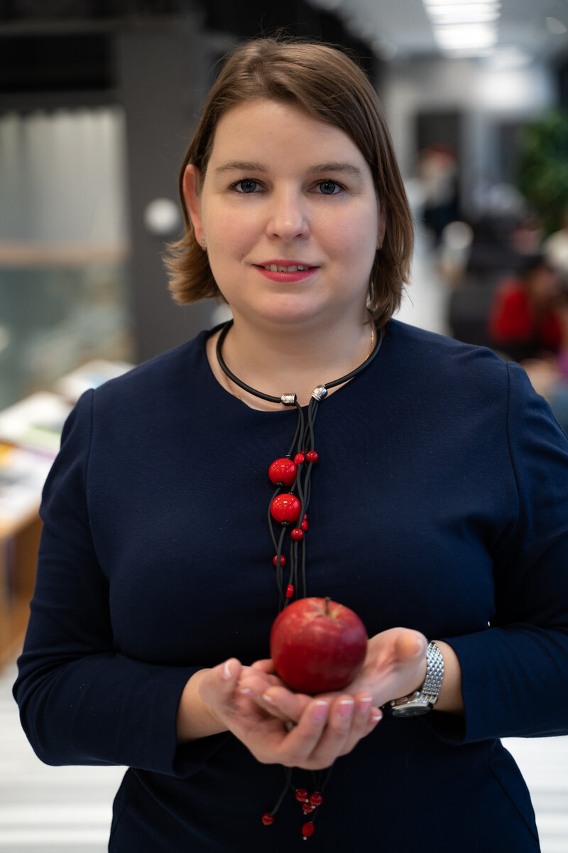 Всем привет! Меня зовут Елена Сокол и я логопед- практик. Я помогаю обычным мамам заниматься со своими детьми самостоятельно. Адепт семейного образования.