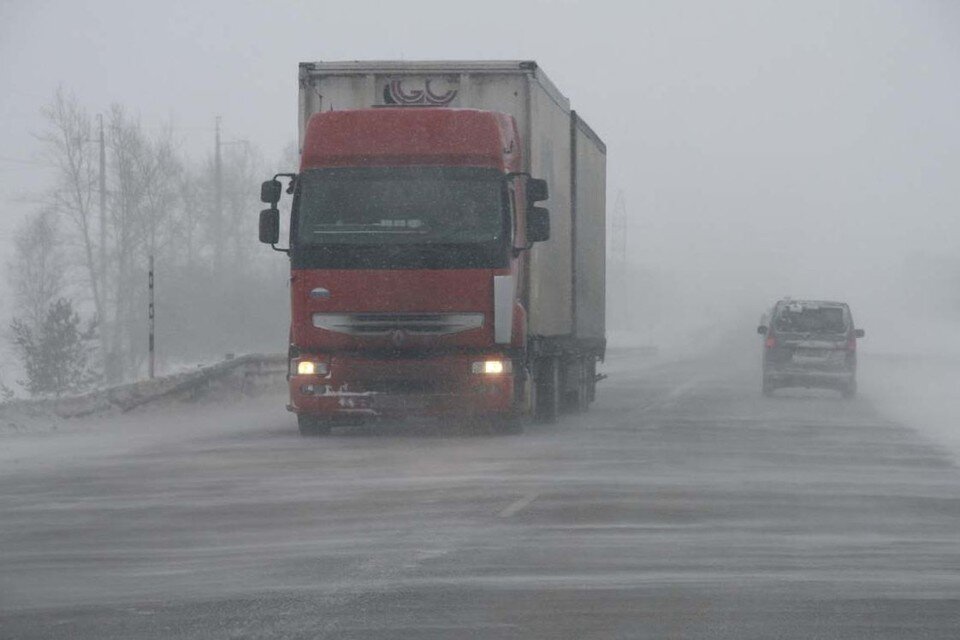     На дорогах возможны снежные заносы Олег УКЛАДОВ