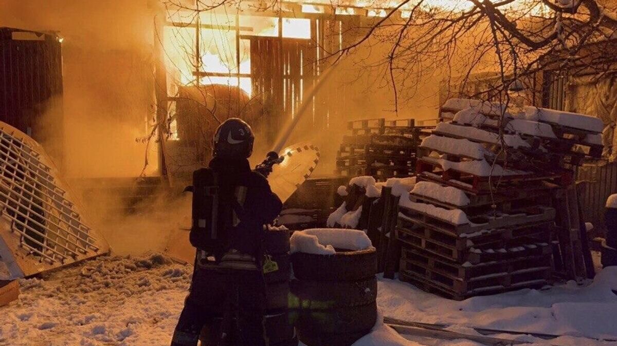    Тушение пожара на Комсомольской площади в Москве© Фото : ГУ МЧС по г. Москве