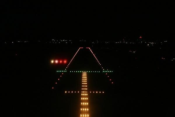 Огни PAPI от лица пилота самолета