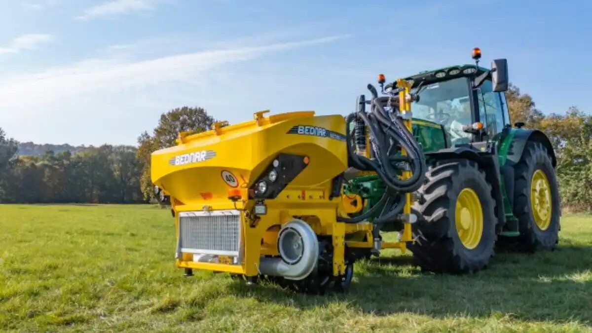 Фото: bednar.com Новый фронтальный бункер BEDNAR SEED BOX SB 1600