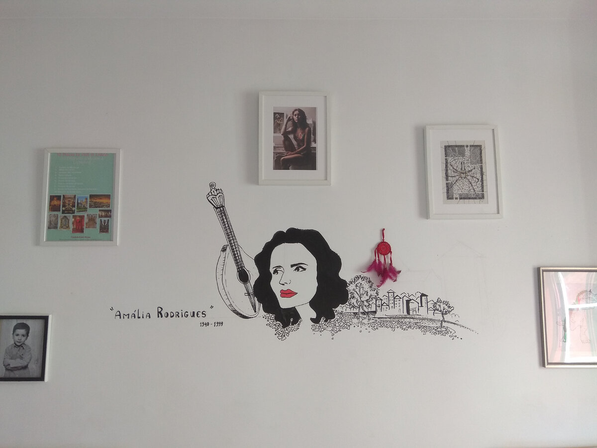 Amalia Rodrigues style