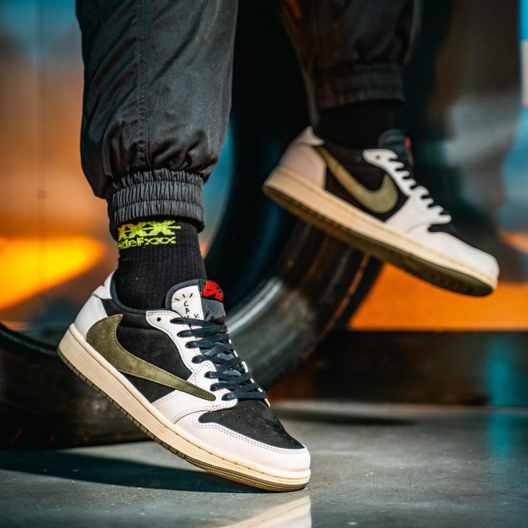 Travis Scott x Air Jordan 1 Low «Olive»