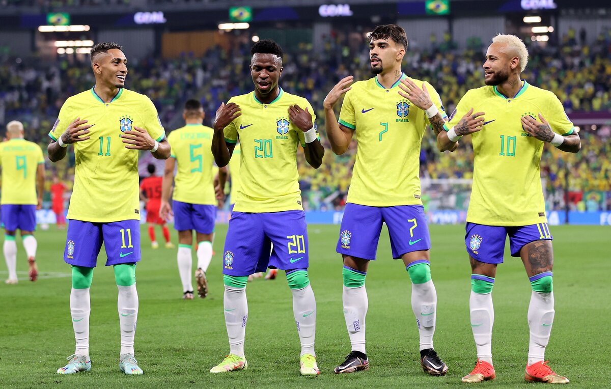    Футболисты сборной Бразилии Рафинья, Винисиус, Лукас Пакета и Неймар  EPA-EFE/Abedin Taherkenareh