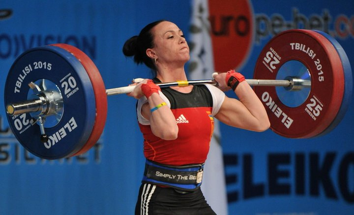 Кроме того, она многократная чемпионка Украины по тяжелой атлетике.