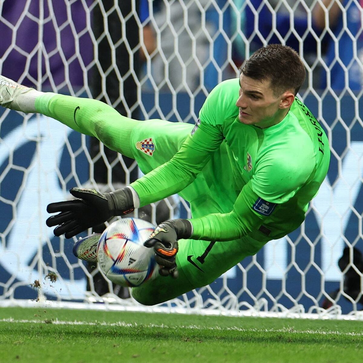 Всего Ливакович провел 37 матчей за национальную команду Хорватии. На клубном уровне 27-летний голкипер играет в составе загребского «Динамо».