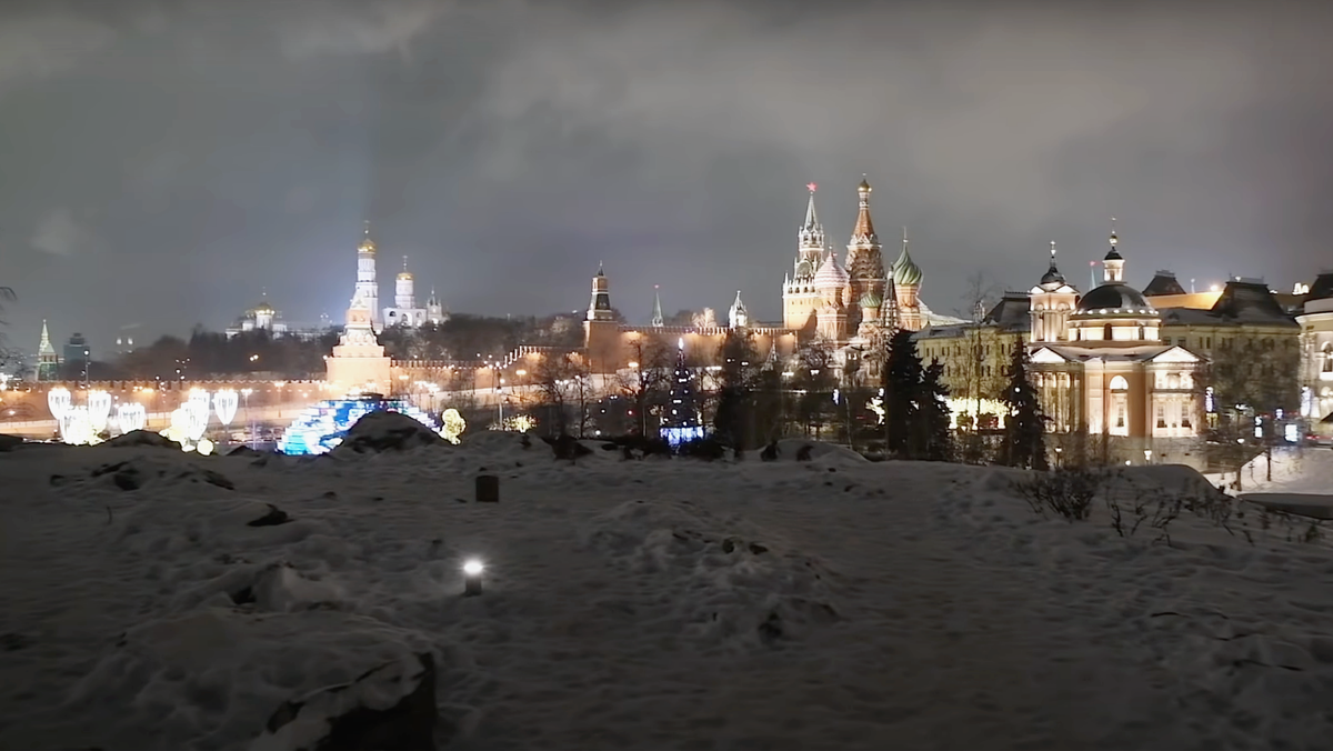 Вид на Кремль с парка Зарядье.