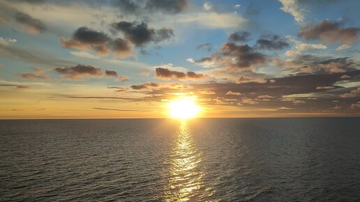 Красота и гармония заката на Чёрном море зимой