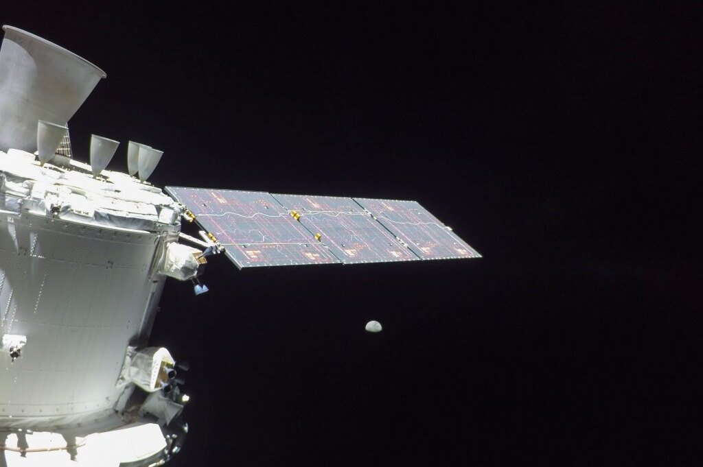     NASA готовится к посадке лунного корабля Орион. Он должен опуститься 11 декабря после 19 часов по московскому времени