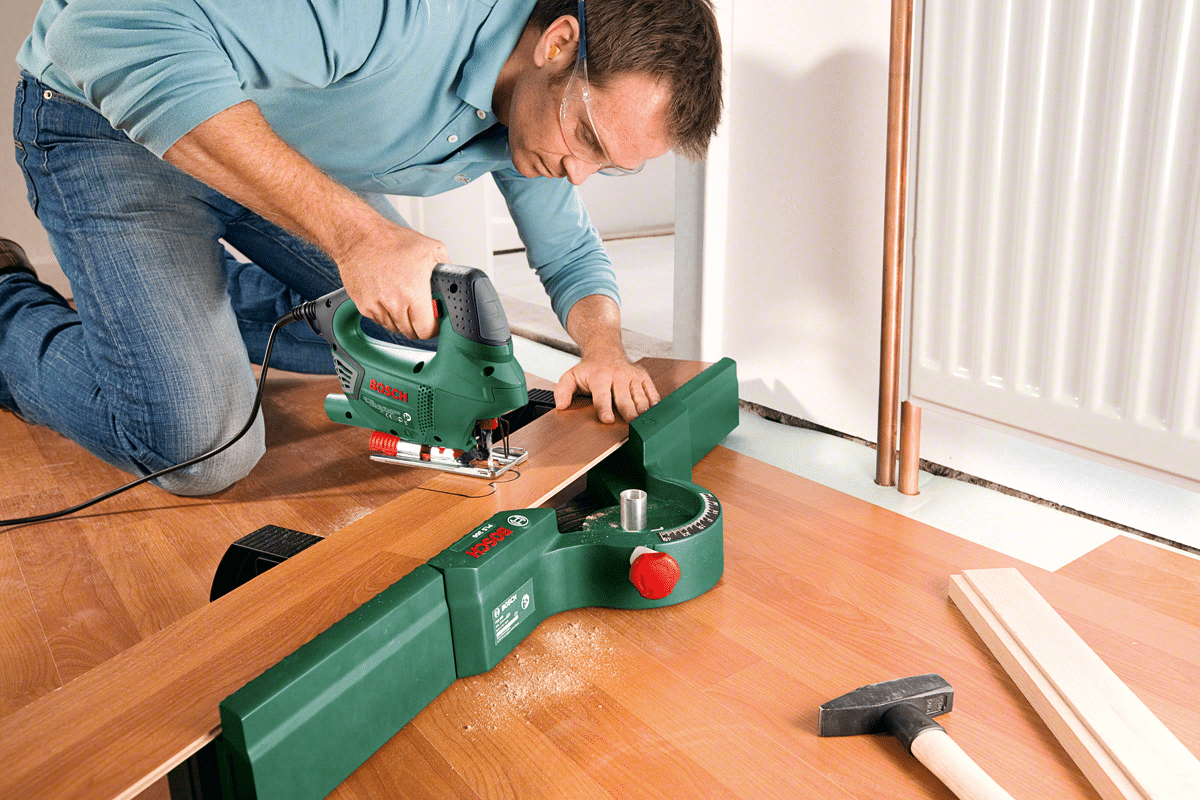 Во всех рекламных буклетах на фото процесс монтажа осуществляется без маски