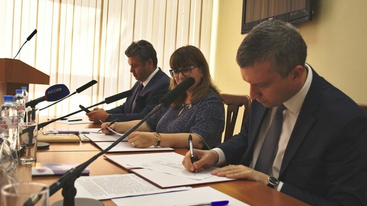     Региональные правительства и муниципалитеты активно запрашивают кредиты у банков. По данным «Новых известий», в долг на покрытие дефицита бюджета берут не только регионы, но и небольшие города.