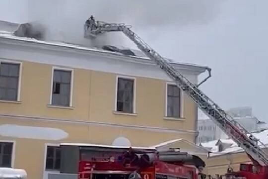    Пожар в усадьбе Лопухиных в Москве полностью потушен