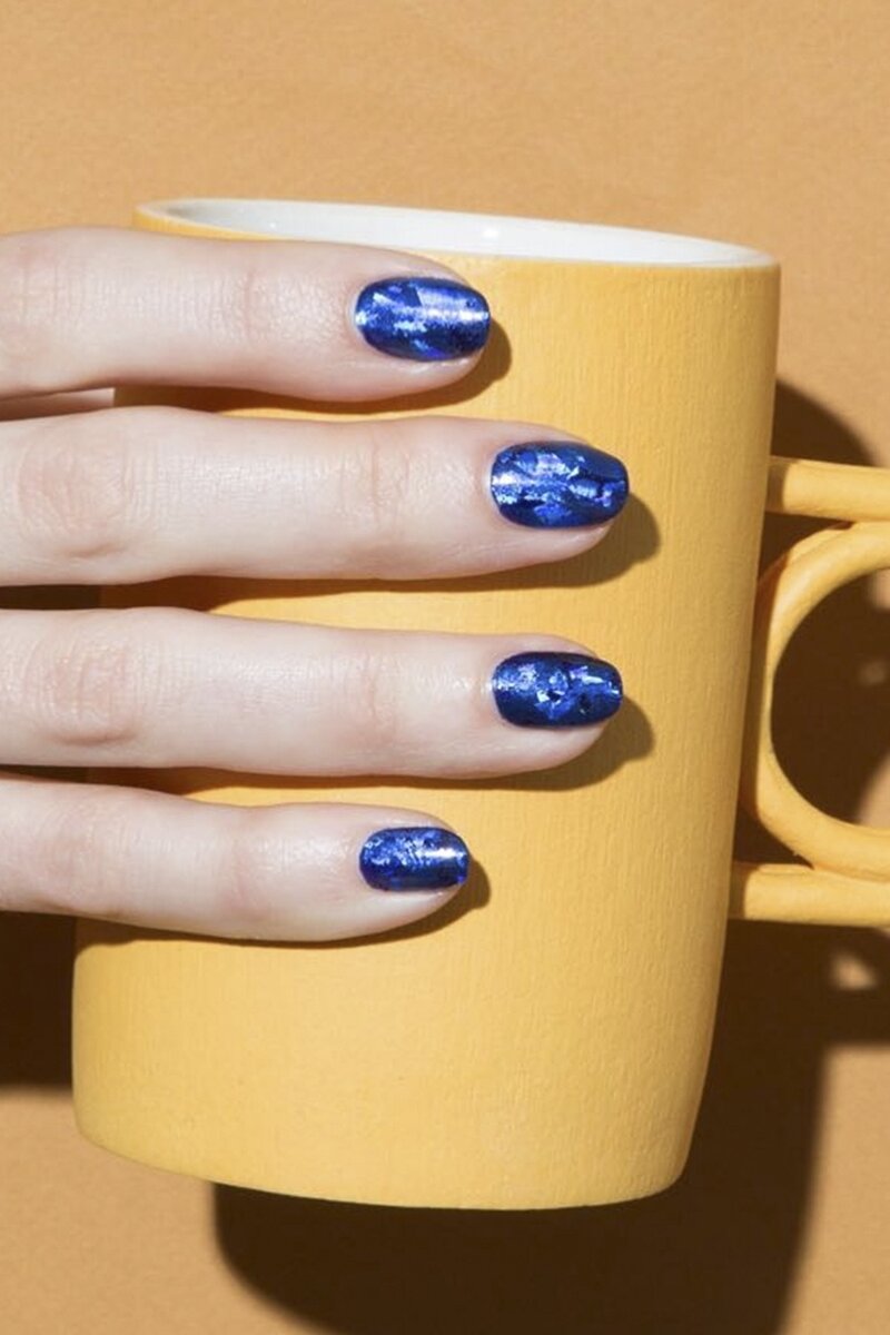     Однотонное блестящее покрытие. Фото: @paintboxnails