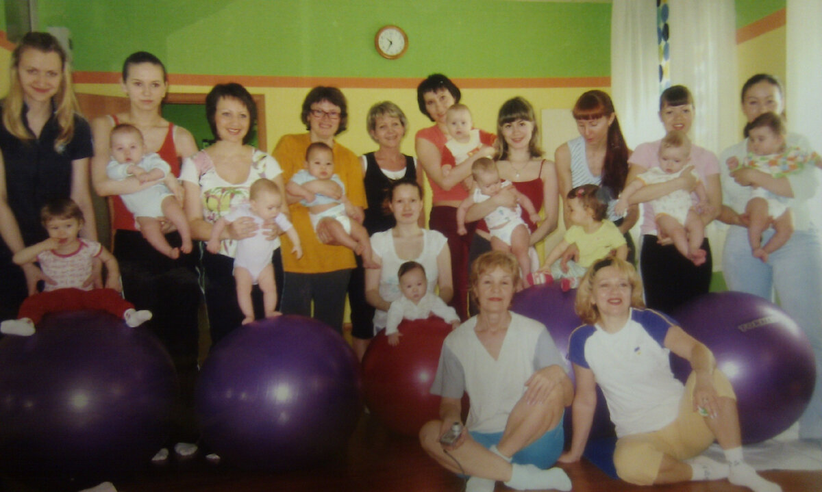 Методика грудничковой гимнастики мамы и малыша с 3 до 12 месяцев "БЭБИ-ЙОГА". Система упражнений описана в книге "Даренок"