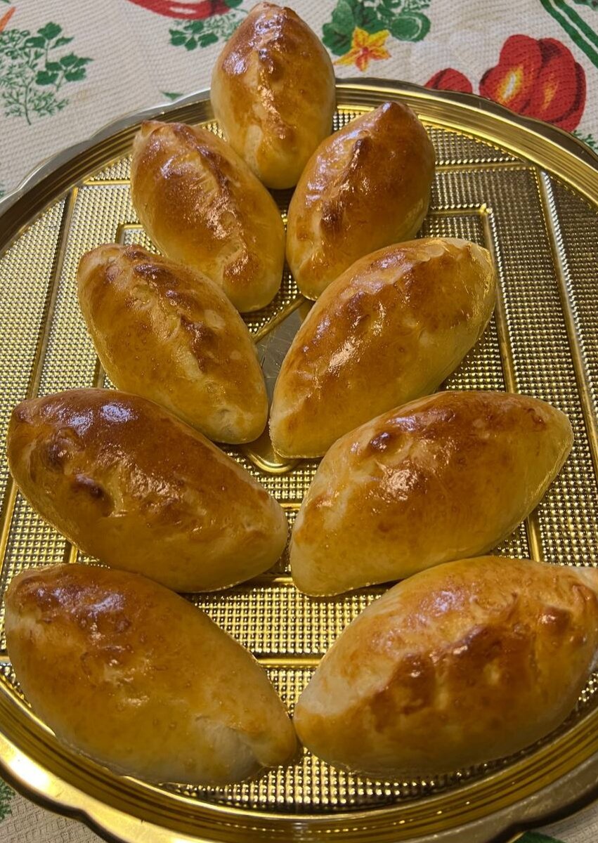 Надежда Искусница "Пирожки с яйцом и зеленым луком".