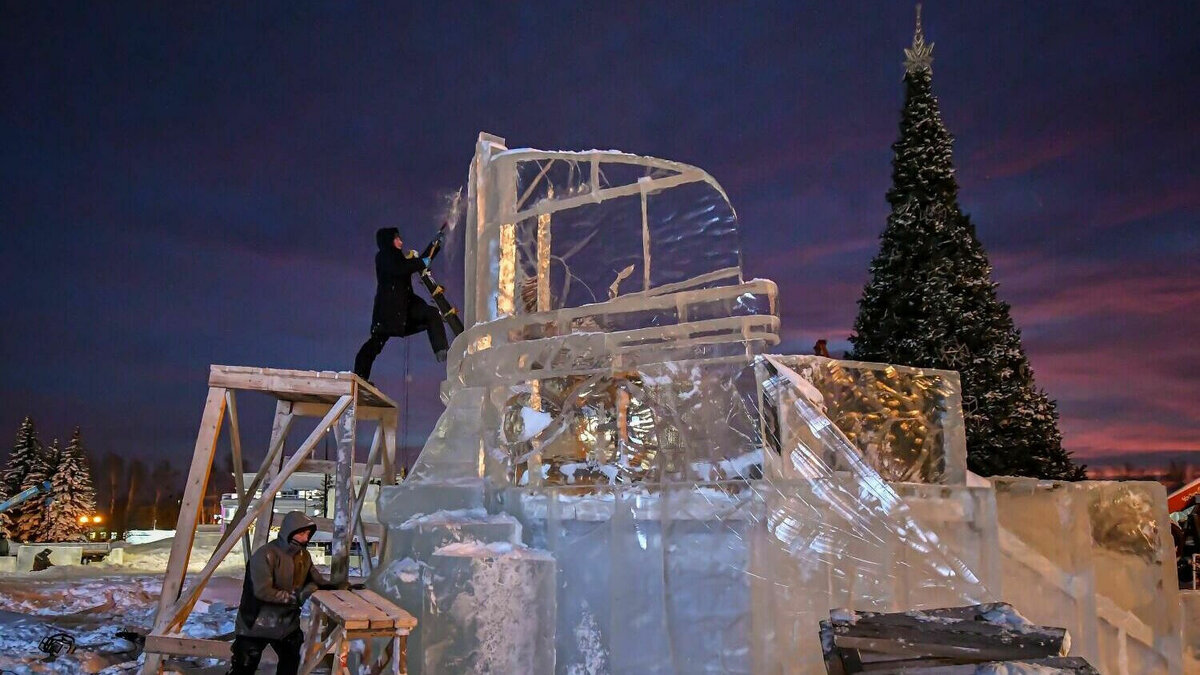     Жители и власти Удмуртии подвели итоги двух дней работы новой системы записи к врачу. В школьной столовой в Сарапуле обнаружили тараканов. Корреспондент Udm-info сделал красивые фотографии богатырей и других персонажей строящегося ледового городка на Центральной площади.