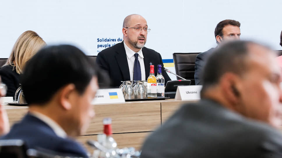 Фото: Reuters📷Денис Шмыгаль (в центре)