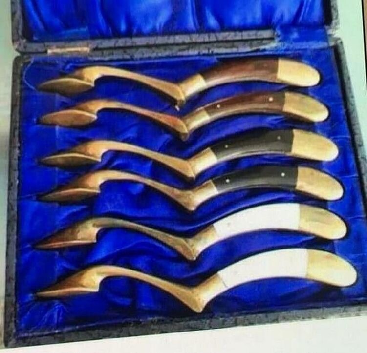 Источник: https://www.reddit.com/r/whatisthisthing/comments/zkwe2i/a_friend_of_mine_bought_those_things_in_france/