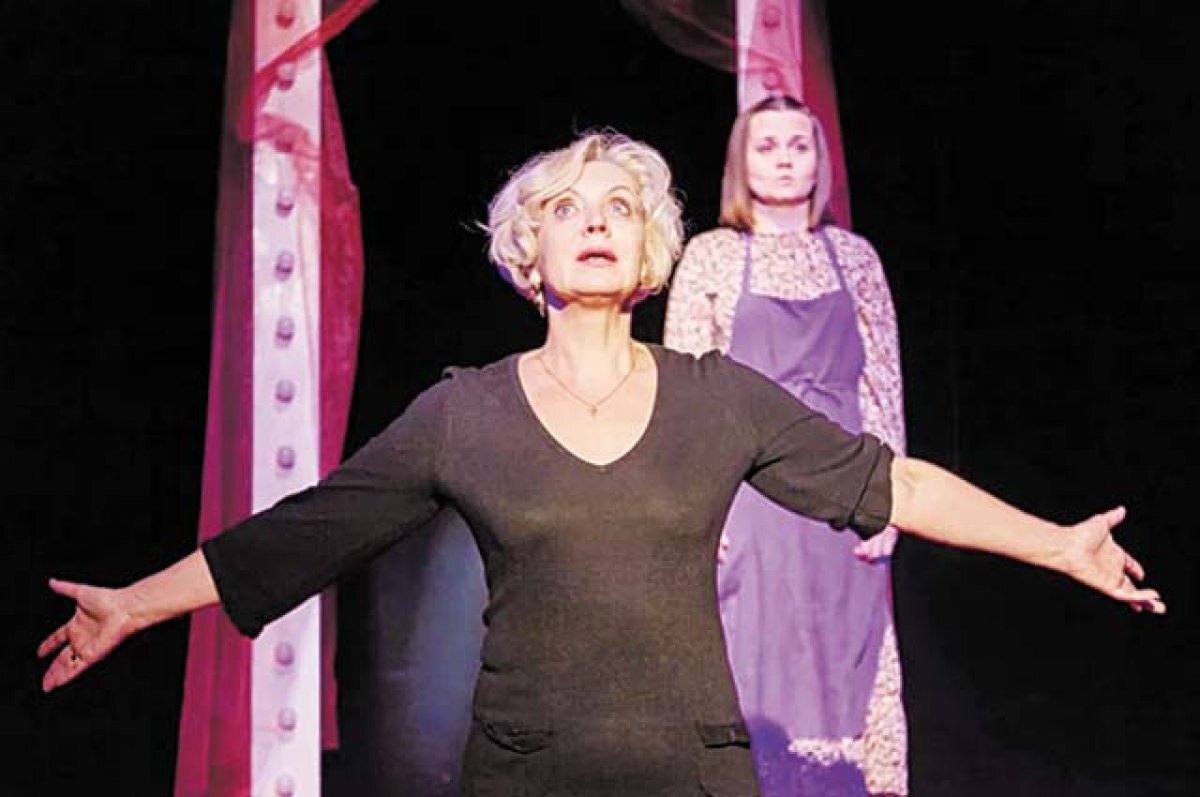    Спектакль «Уроки танго и любви» рассказывает о том, что у каждого человека есть шанс изменить свою жизнь.