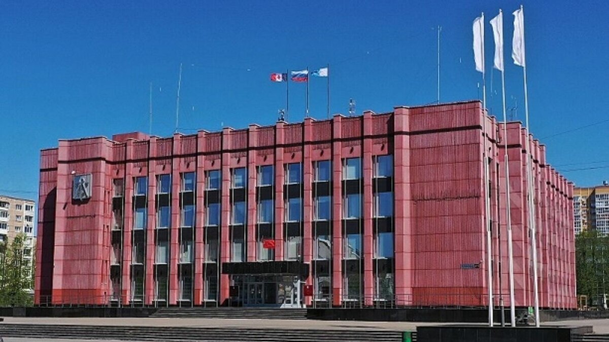     С дефицитом в 90 млн рублей принят на сегодняшней сессии городской думы Ижевска муниципальный бюджет на 2023 год. Депутаты единогласно поддержали основные параметры главного финансового документа удмуртской столицы. Дефицит планируют покрыть за счет переходящих остатков нынешнего года.