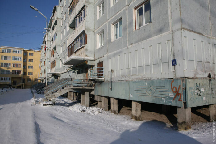 Сваи делают не просто так. |Фото: livejournal.com.