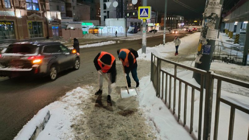    Сотни дворников чистили дорожки, чтобы нижегородцам было комфортнее передвигаться Юлия Максимова