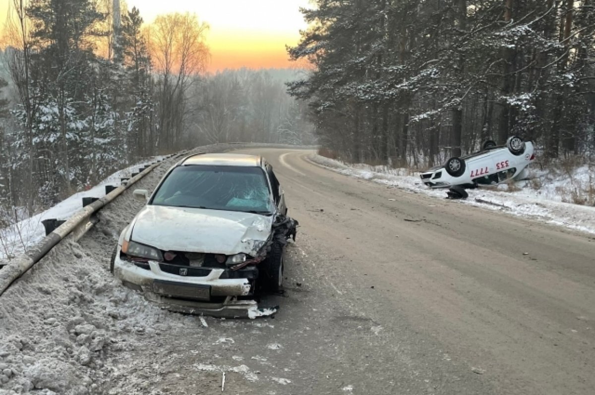    Автомобиль Renault перевернулся на крышу в Новосибирске