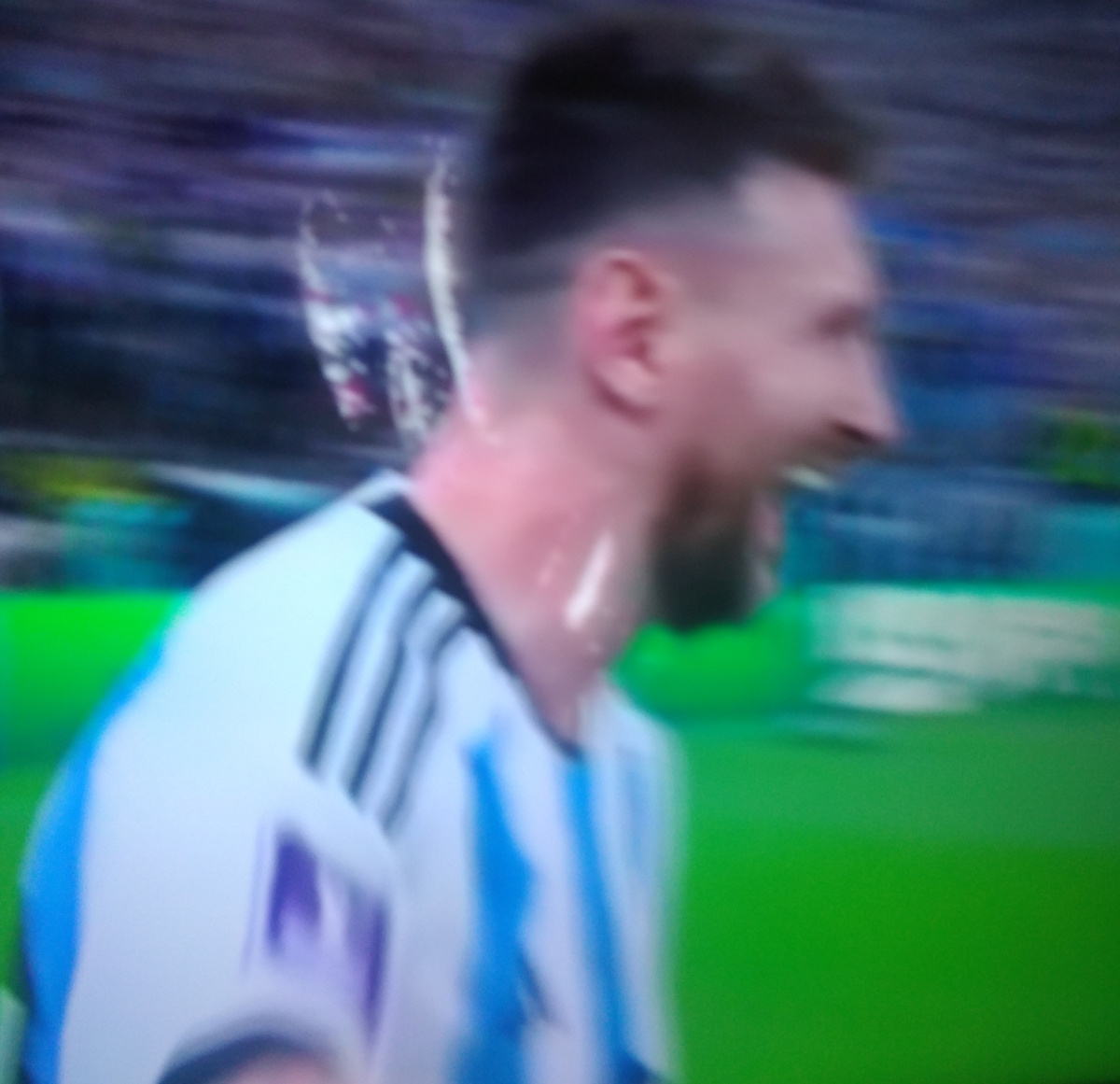 ВОКРУГ ЗВЕЗДЫ МИРОВОГО ФУТБОЛА ЛИОНЕЛЯ МЕССИ СПЛОТИЛАСЬ ВСЯ СБОРНАЯ АРГЕНТИНЫ. И ЭТО ПРИНЕСЛО ПОБЕДУ. (А ВОТ ЗВЕЗДУ СБОРНОЙ ПОРТУГАЛИИ КРИШТИАНУ РОНАЛДО ТРЕНЕР ПРОДЕРЖАЛ НА СКАМЕЙКЕ ЗАПАСНЫХ В МАТЧЕ С МАРОККО, ФИНАЛ ПЕЧАЛЬНЫЙ, НО ЗДЕСЬ НЕ ОБ ЭТОМ...) 