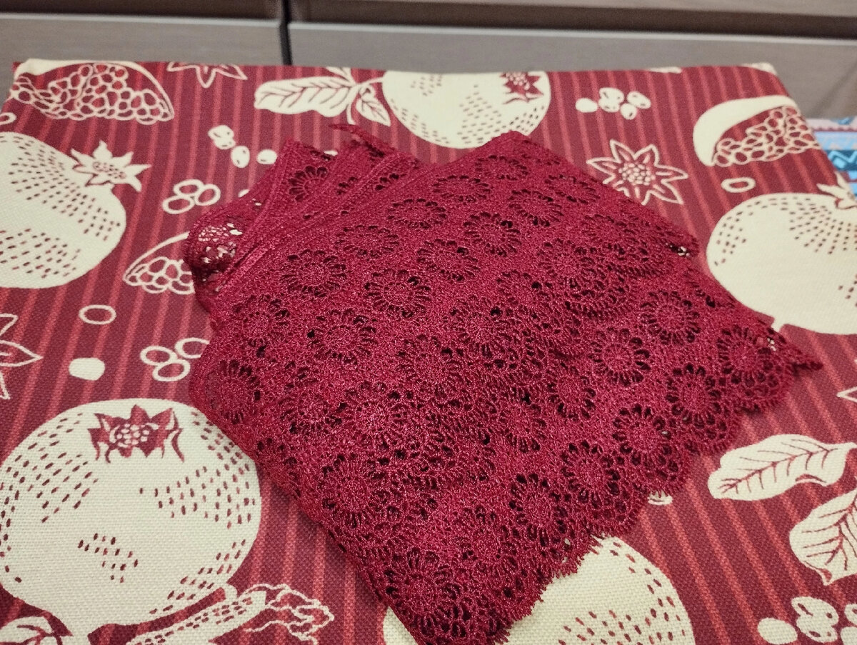 Фото автора. Ткань и кружево