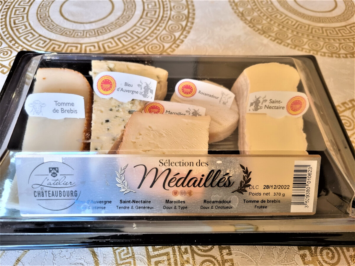 Овечий, коровий и козий сыр.