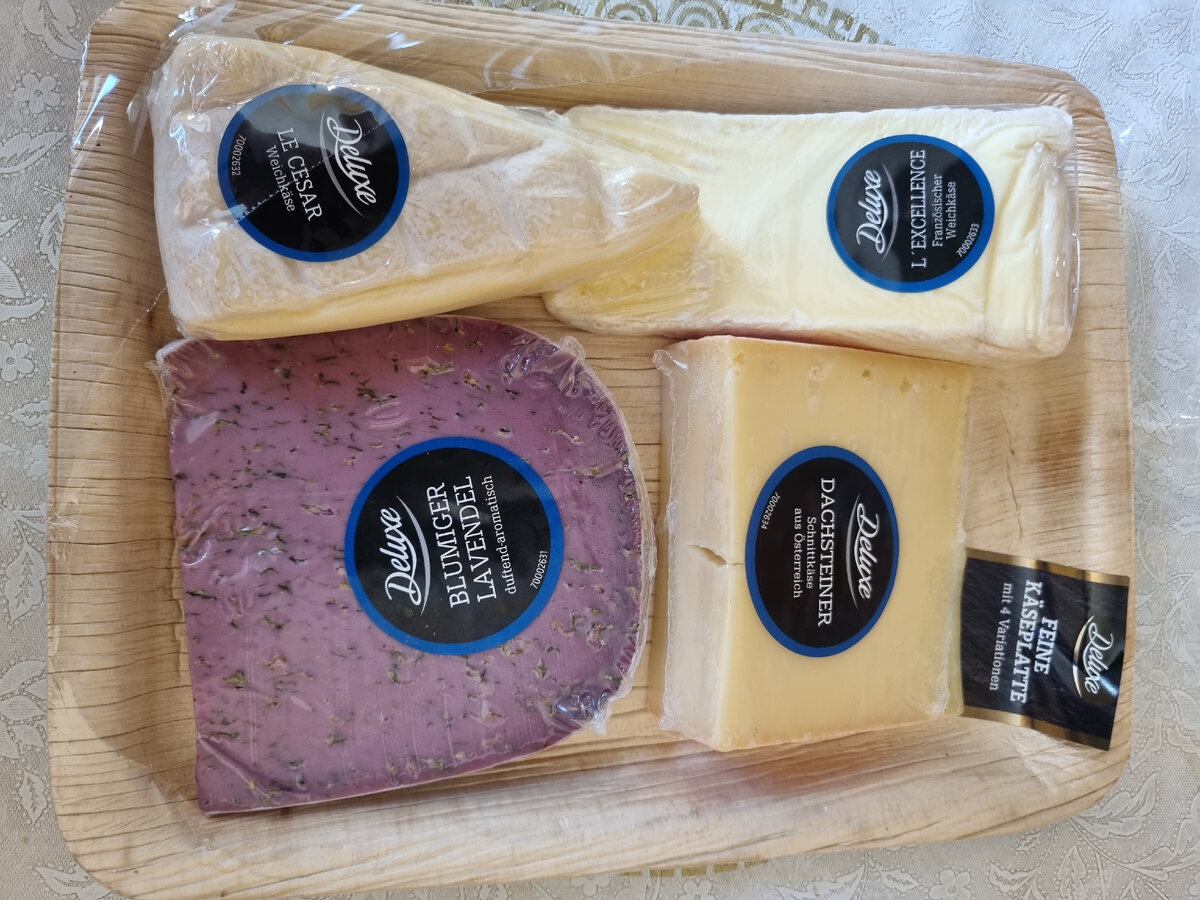 4 вида сыра “Deluxe”.