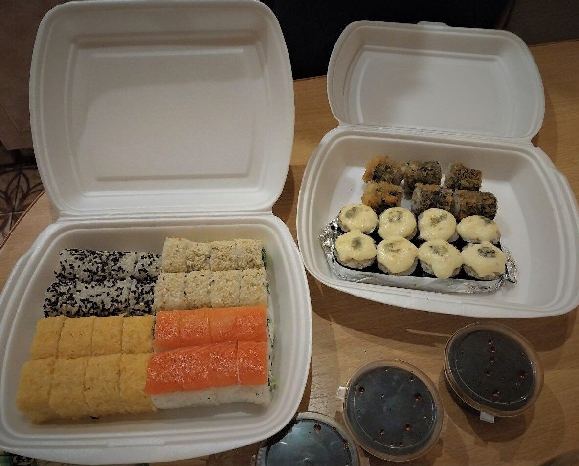 Роллы в контейнерах  